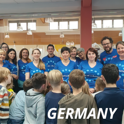 Alcon volunteers in Germany speaking with schoolchildren