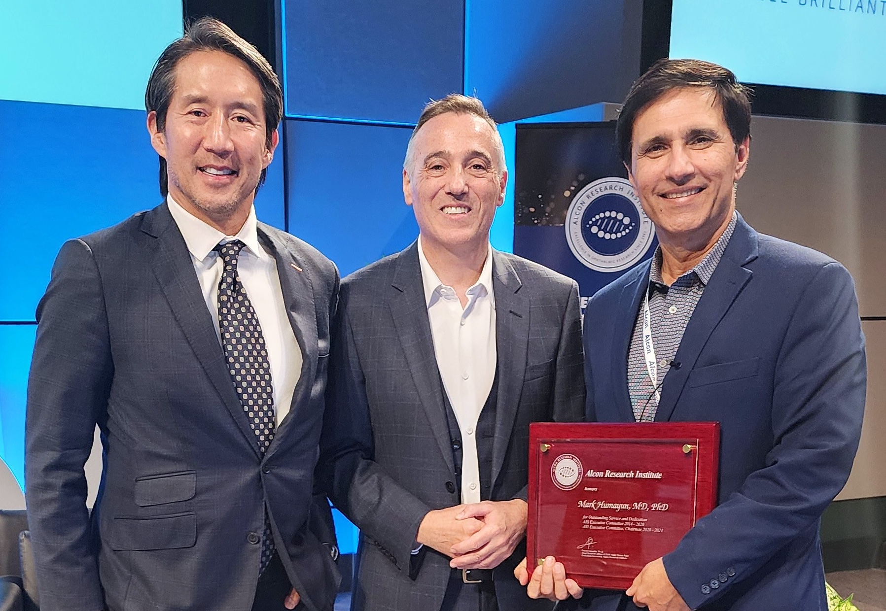 ARI recognizes Dr. Mark Humayun for 10 years of service to ARI and welcomes Dr. Allen Ho as incoming ARI Executive Committee Chair